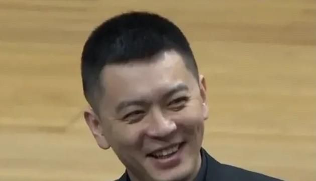 这也是导演落落十分重视的一段剧情，片场她为徐若晗剖析了骄阳当时的心理活动：“我只想在那个夜晚，有人能拉我一把，有人能抱住我，但是最后还是要靠我自己游上来